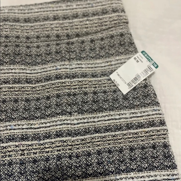 New Chic skirt medium with tag - Picture 9 of 12